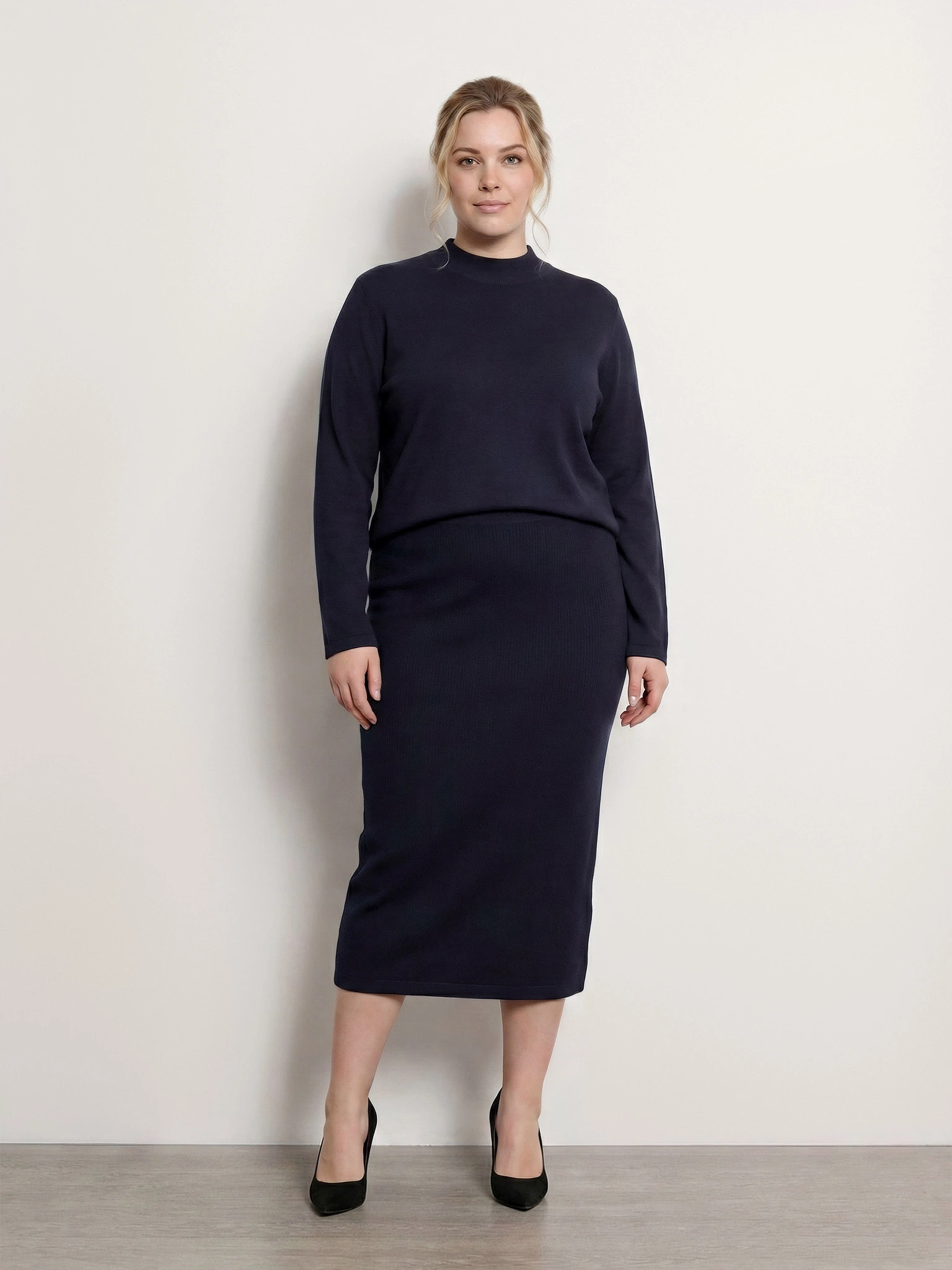 Джемпер темно-синего цвета со стразами из смесовой вискозы